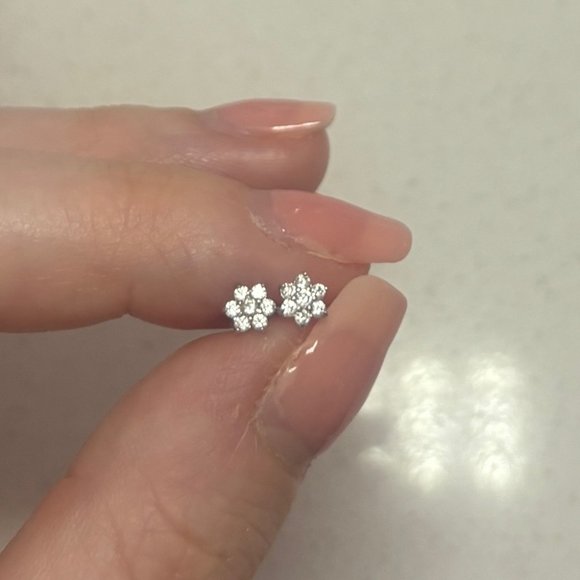 CZ Stone Flower Stud Earring 14K - Picture 4 of 4